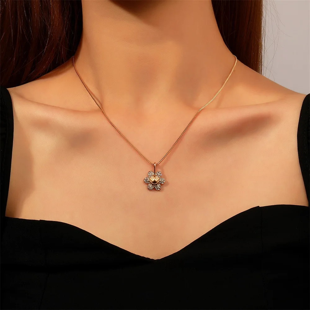 Ins Creative Necklace Zircon Sun Flower for Women Simple Smiley Face Pendant Clavicle Chain Personality Alloy Metal Accessories
Ins Creative Necklace Zircon Sun Flower for Women Simple Smiley Face Pendant Clavicle Chain Personality Alloy Metal Accessories