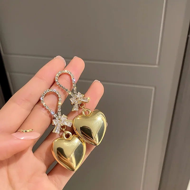 Korean INSTAGRAM Retro Personality Elegant Sweet 925 Silver Needle Love Diamond Stud Bow Girl Hip Hop Earrings
Korean INSTAGRAM Retro Personality Elegant Sweet 925 Silver Needle Love Diamond Stud Bow Girl Hip Hop Earrings