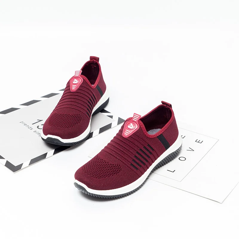 Casual Mother Sports Shoes Flat Flying Woven Breathable Female Running Shoes Women Ladies Soft Bottom Mesh Slip-On Mesh Solid 
Casual Mother Sports Shoes Flat Flying Woven Breathable Female Running Shoes Women Ladies Soft Bottom Mesh Slip-On Mesh Solid