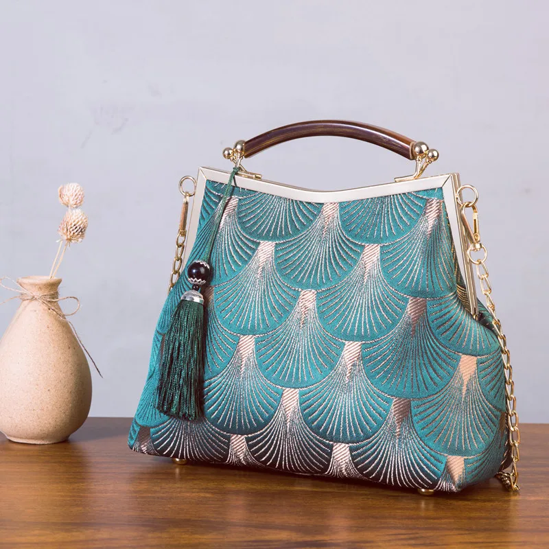 Vintage Pure Handmade Bag 2021 New Designer Lock Shell Bags Fringe Chain Women Shoulder Crossbody Bag Chic Women's Handbags
Vintage Pure Handmade Bag 2021 New Designer Lock Shell Bags Fringe Chain Women Shoulder Crossbody Bag Chic Women's Handbags