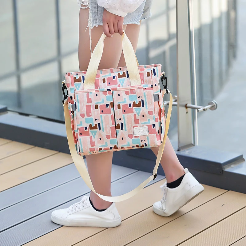 Fashion Maternity Nappy Changing Bag for Mummy Tote Shoulder Bag Large Capacity Fashion Diaper Travel Bag Crossbody Bag for Baby
Fashion Maternity Nappy Changing Bag for Mummy Tote Shoulder Bag Large Capacity Fashion Diaper Travel Bag Crossbody Bag for Baby