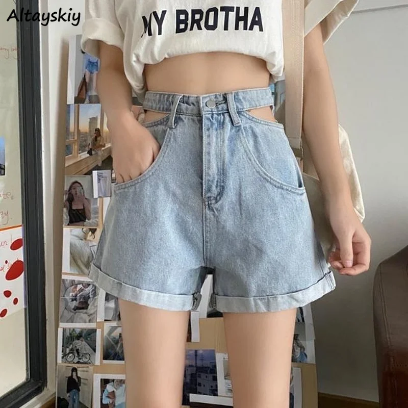 Shorts Women Summer New Retros High Waist Loose Crimping Denim Female Korean Style Fashion Sexy Hollow Out Wide Leg Hot Trousers
Shorts Women Summer New Retros High Waist Loose Crimping Denim Female Korean Style Fashion Sexy Hollow Out Wide Leg Hot Trousers
