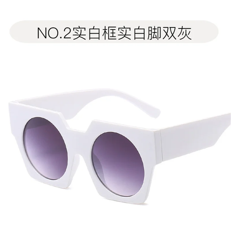 New sunglasses Modern retro sunglasses European and American trend sunglasses sunshade for both men and women
New sunglasses Modern retro sunglasses European and American trend sunglasses sunshade for both men and women