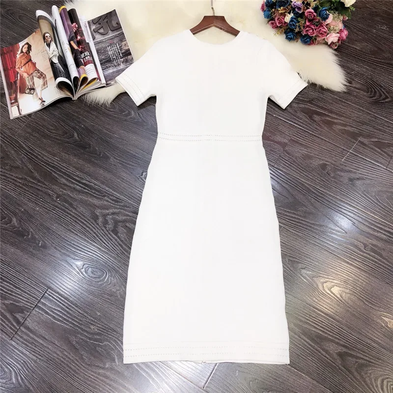 2021 New Fashion Spring Summer Designers Runway Women Short Sleeve Buttons Solid Green Knitting Dress Elegant Party Robe Femme
2021 New Fashion Spring Summer Designers Runway Women Short Sleeve Buttons Solid Green Knitting Dress Elegant Party Robe Femme