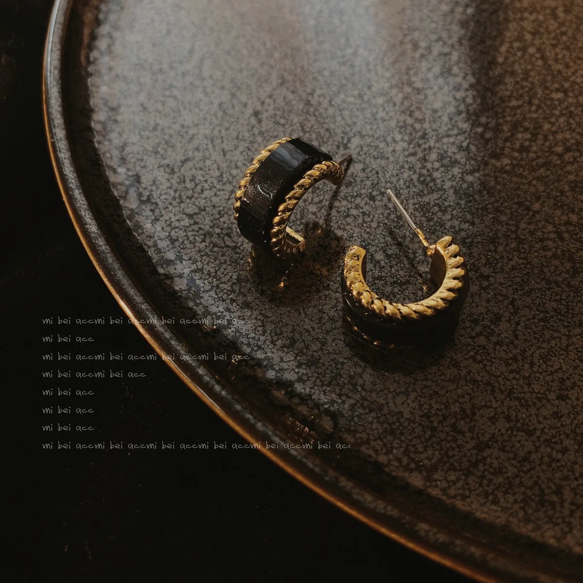 Fashion Autumn And Winter Earrings High Sense Of Earring Wholesale Small Fragrance Temperament Wind Black Geometric Earrings New
Fashion Autumn And Winter Earrings High Sense Of Earring Wholesale Small Fragrance Temperament Wind Black Geometric Earrings New