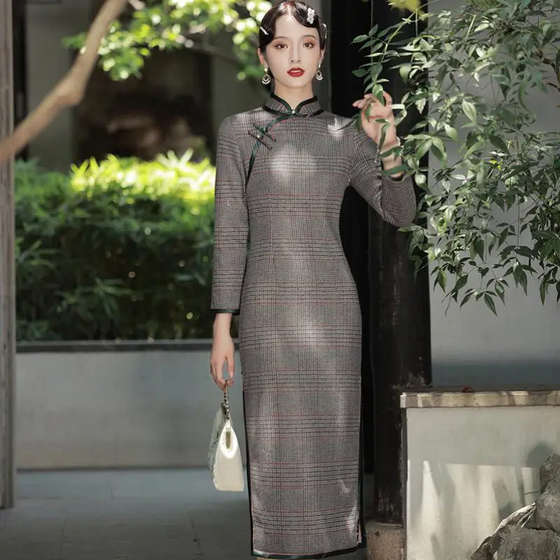 Sexy Slim Lady Autumn New Qipao Classic Woolen Cheongsam Chinese Plaid Mandarin Collar Dress Oversize Evening Party Vestidos
Sexy Slim Lady Autumn New Qipao Classic Woolen Cheongsam Chinese Plaid Mandarin Collar Dress Oversize Evening Party Vestidos