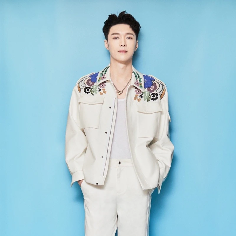 Новинка Весна 2021, куртка Yokosuka с вышивкой, белая куртка с вышивкой, повседневная куртка, топ для пар, Корейская одежда, куртки для мужчин
Новинка Весна 2021, куртка Yokosuka с вышивкой, белая куртка с вышивкой, повседневная куртка, топ для пар, Корейская одежда, куртки для мужчин