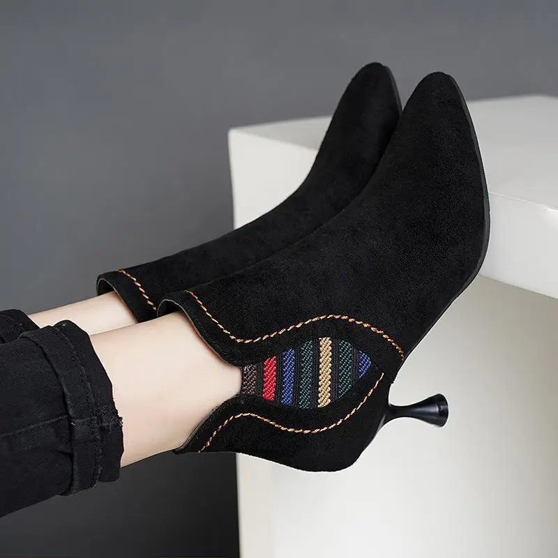2018 new women's high heels plus velvet pointed women's boots women's stilettos black Martin boots women's shoes
2018 new women's high heels plus velvet pointed women's boots women's stilettos black Martin boots women's shoes
