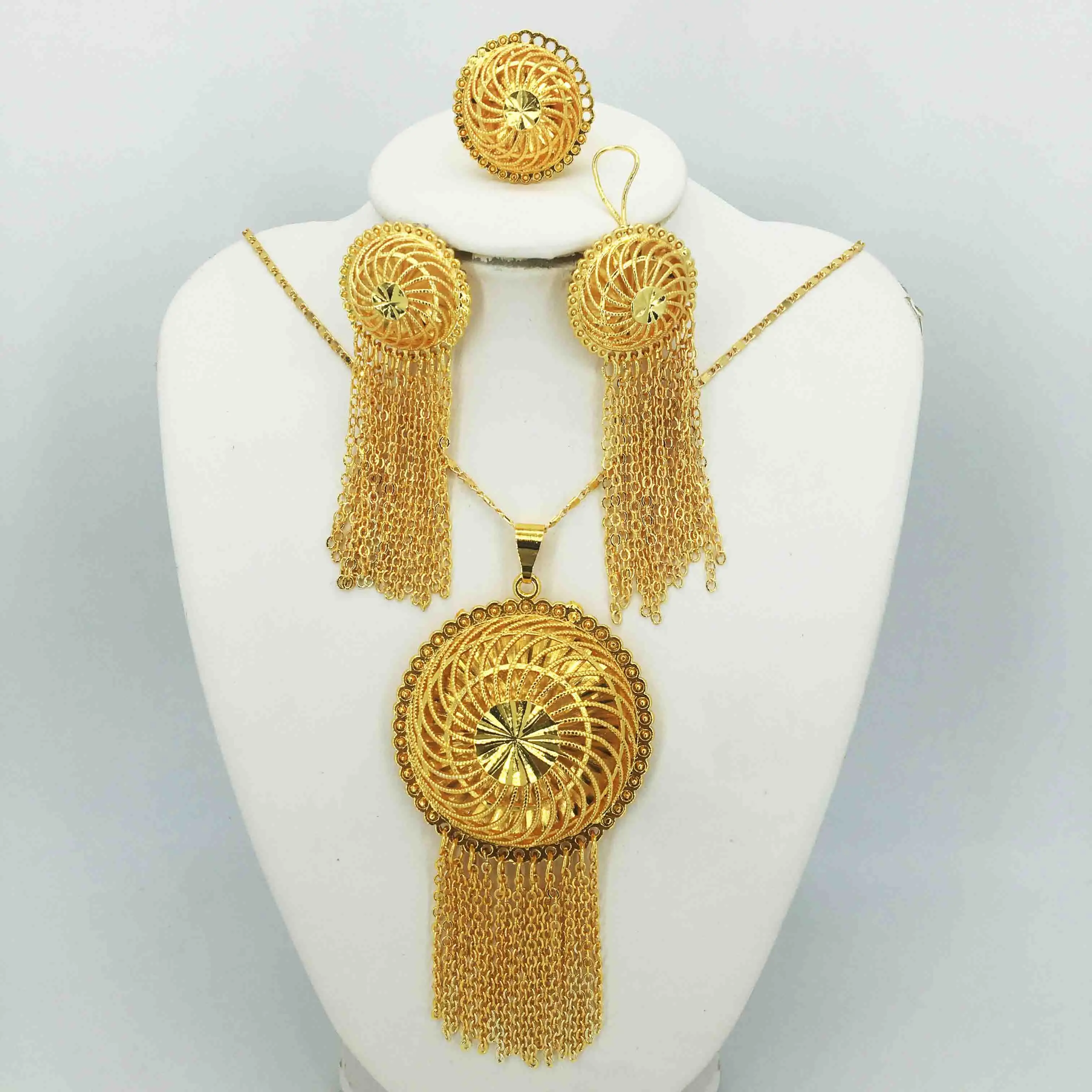 Fashion Dubai gold jewelry set African bridal wedding gift for women Saudi Arabia Necklace Earrings collar jewelry
Fashion Dubai gold jewelry set African bridal wedding gift for women Saudi Arabia Necklace Earrings collar jewelry