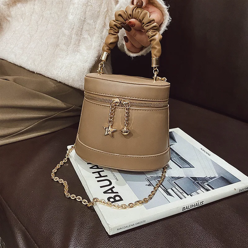 Fashionable new bucket bag chain bucket messenger bag simple portable women's bag handbags fashionable purses
Fashionable new bucket bag chain bucket messenger bag simple portable women's bag handbags fashionable purses