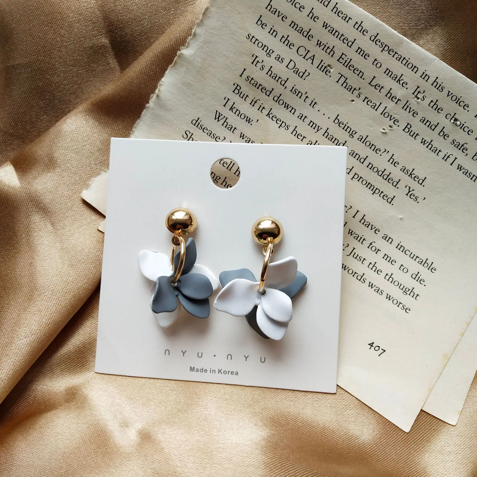 SNCSDK Retro Spring Fashion Wild Hit Color Spray Paint Two-color Four-Leaf Flower Ring Ear Clip Women's Stud Earrings Jewelry
SNCSDK Retro Spring Fashion Wild Hit Color Spray Paint Two-color Four-Leaf Flower Ring Ear Clip Women's Stud Earrings Jewelry