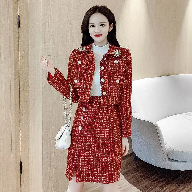 Autumn Winter Women Plaid Print Tweed Long Sleeves Blazer Clothing Female Mini Button Skirt Ladies Two Piece Sets Suits A307
Autumn Winter Women Plaid Print Tweed Long Sleeves Blazer Clothing Female Mini Button Skirt Ladies Two Piece Sets Suits A307