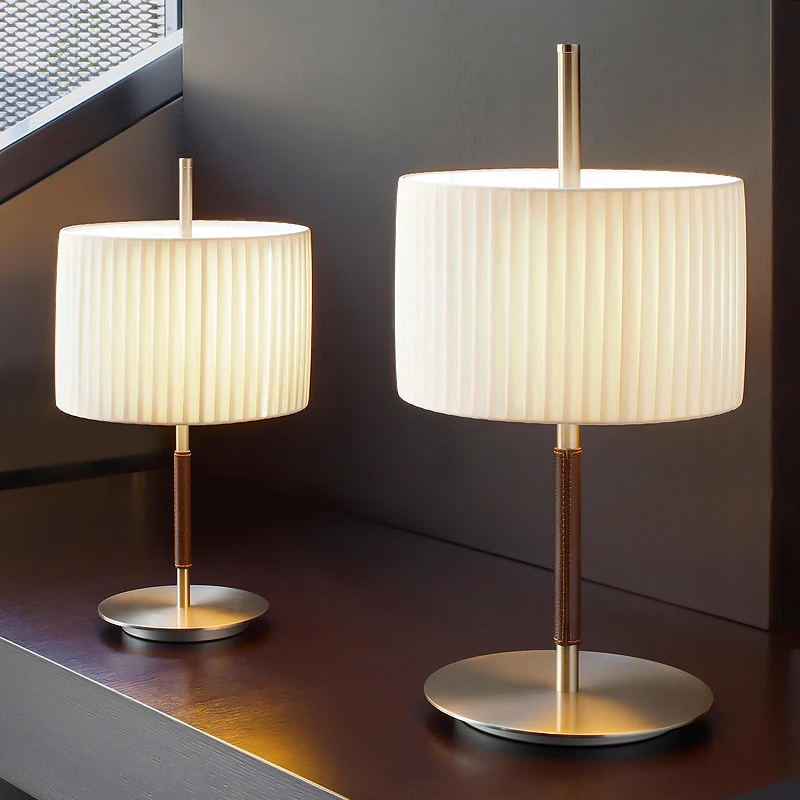 Modern Minimalist Table Lamp Pleated Designer Nordic Luxury Bedside Table Lamp Vintage Bedroom Lampara Indoor Lighting EB50TD
Modern Minimalist Table Lamp Pleated Designer Nordic Luxury Bedside Table Lamp Vintage Bedroom Lampara Indoor Lighting EB50TD
