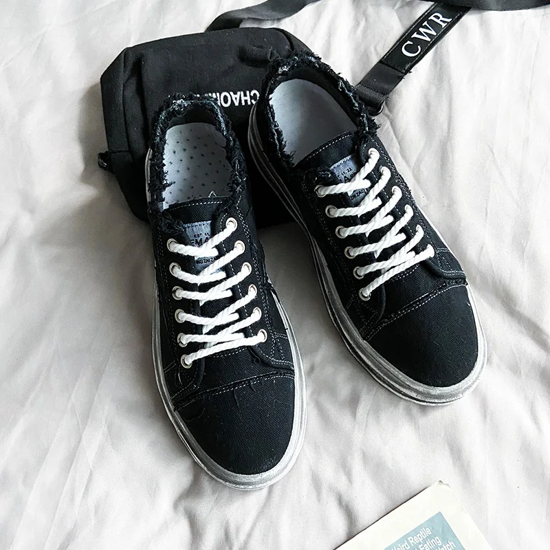 Men's Casual Shoes Solid Lace-up Color Simple Low Board Shoes Comfortable Non-slip Soft Bottom Rubber Available In Four Colors 
Men's Casual Shoes Solid Lace-up Color Simple Low Board Shoes Comfortable Non-slip Soft Bottom Rubber Available In Four Colors