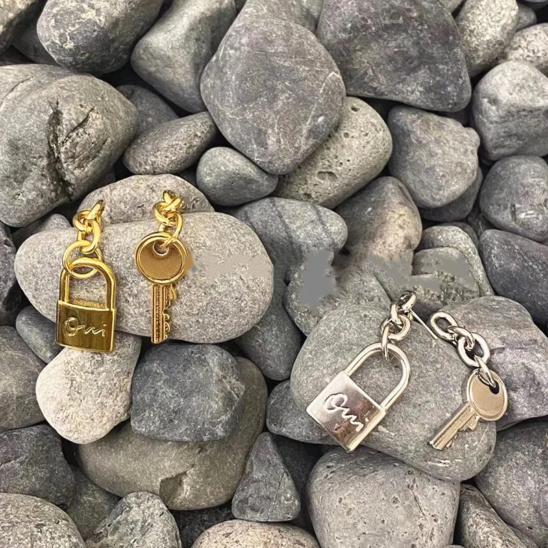HANGZHI 2020 New Vintage Metal Golden Silver Color Key Lock Chain Asymmetric Exaggeration Drop Earrings for Women Girls Jewelry
HANGZHI 2020 New Vintage Metal Golden Silver Color Key Lock Chain Asymmetric Exaggeration Drop Earrings for Women Girls Jewelry