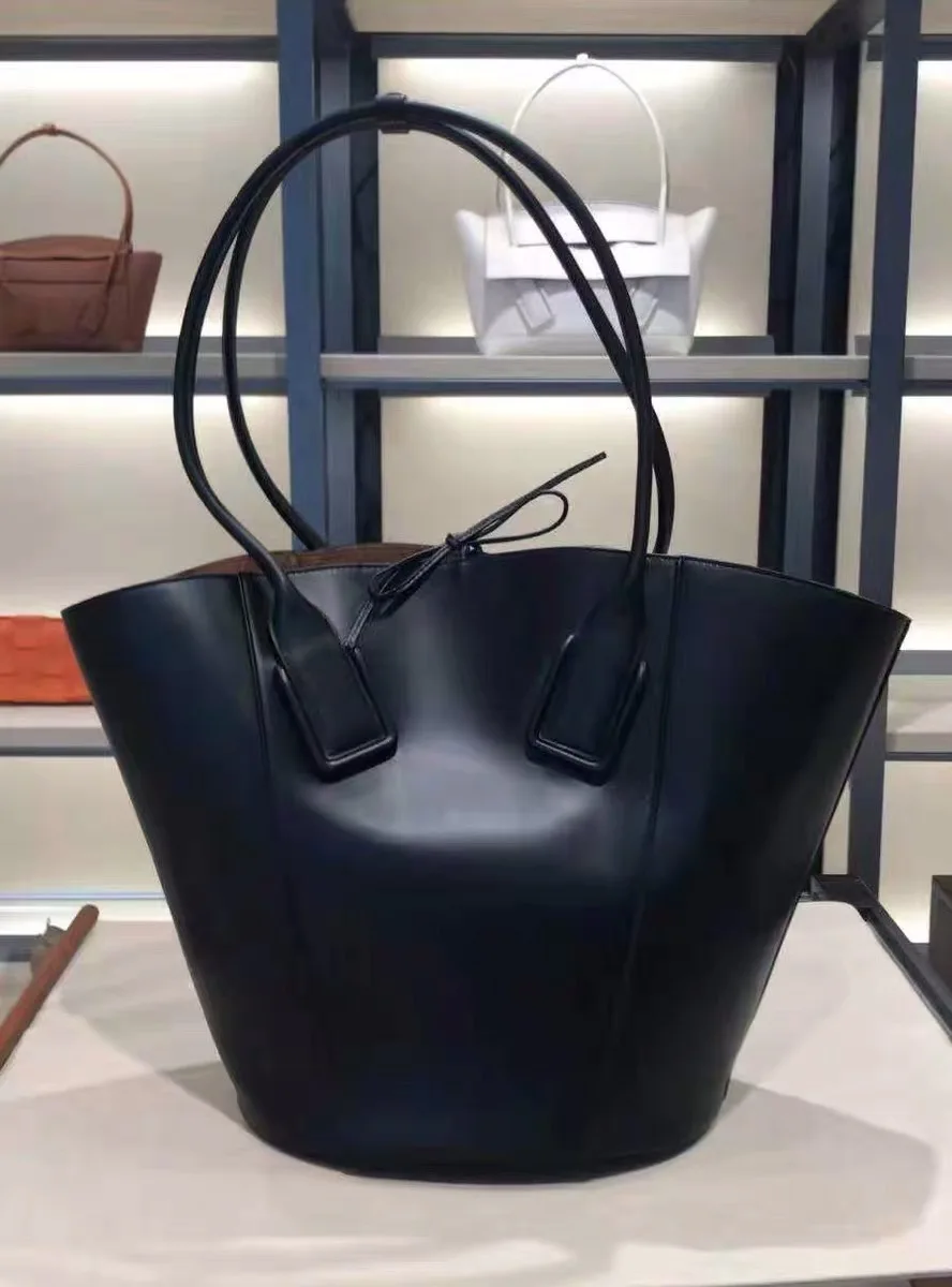 2019 New Stylish Autumn Women Simple Bucket Handbag High Quality PU Leather Shoulder Bag Super Large Capacity Shopping Bags
2019 New Stylish Autumn Women Simple Bucket Handbag High Quality PU Leather Shoulder Bag Super Large Capacity Shopping Bags