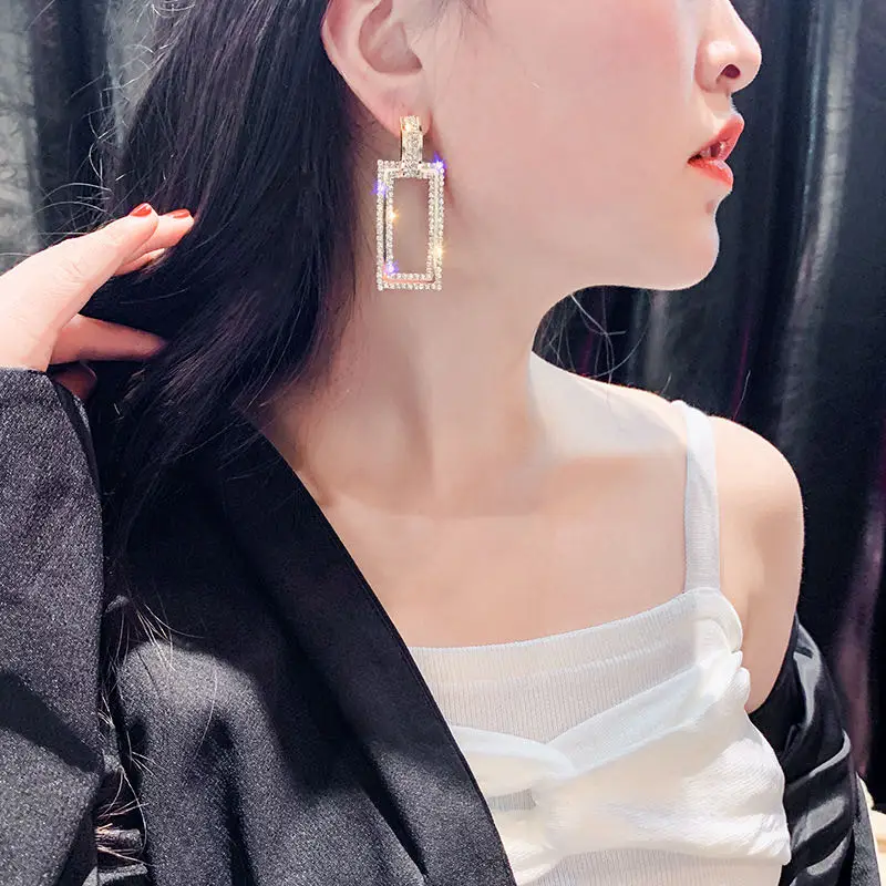 2020 Vintage Earrings Large for Women Statement Earrings Geometric Gold Metal Pendant Earrings Trend Fashion Jewelry
2020 Vintage Earrings Large for Women Statement Earrings Geometric Gold Metal Pendant Earrings Trend Fashion Jewelry