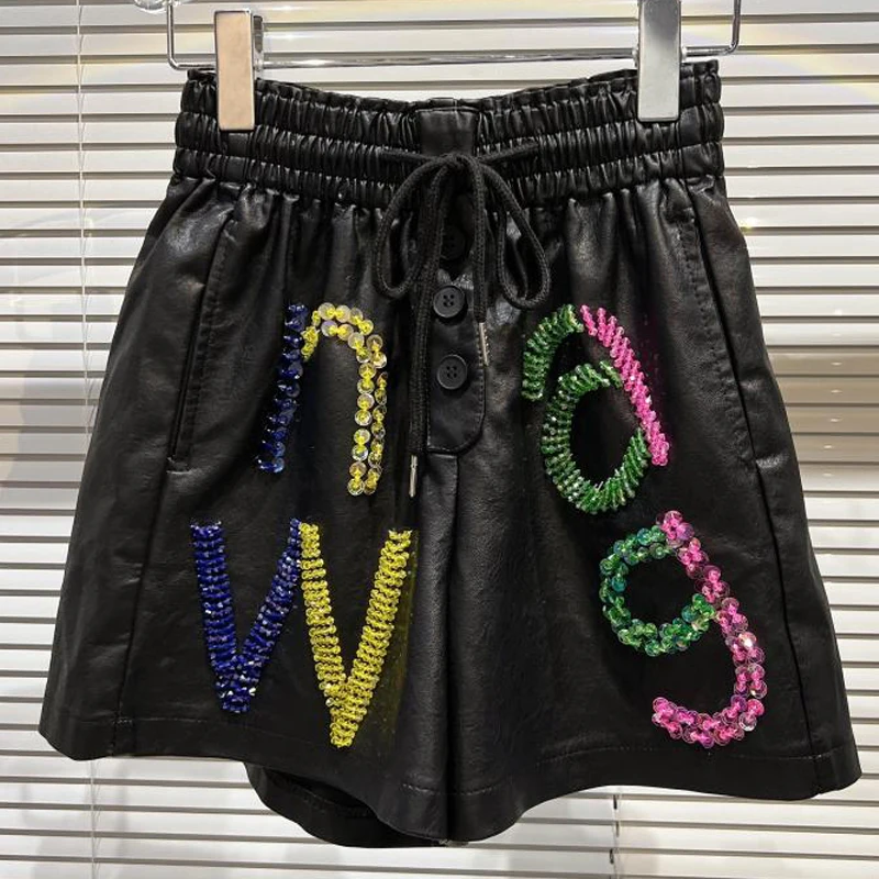 Fashion Designer 2022 Spring Shorts Women Black creamy white Beading Letter Elastic Waist Fashion Sexy PU Shorts
Fashion Designer 2022 Spring Shorts Women Black creamy white Beading Letter Elastic Waist Fashion Sexy PU Shorts