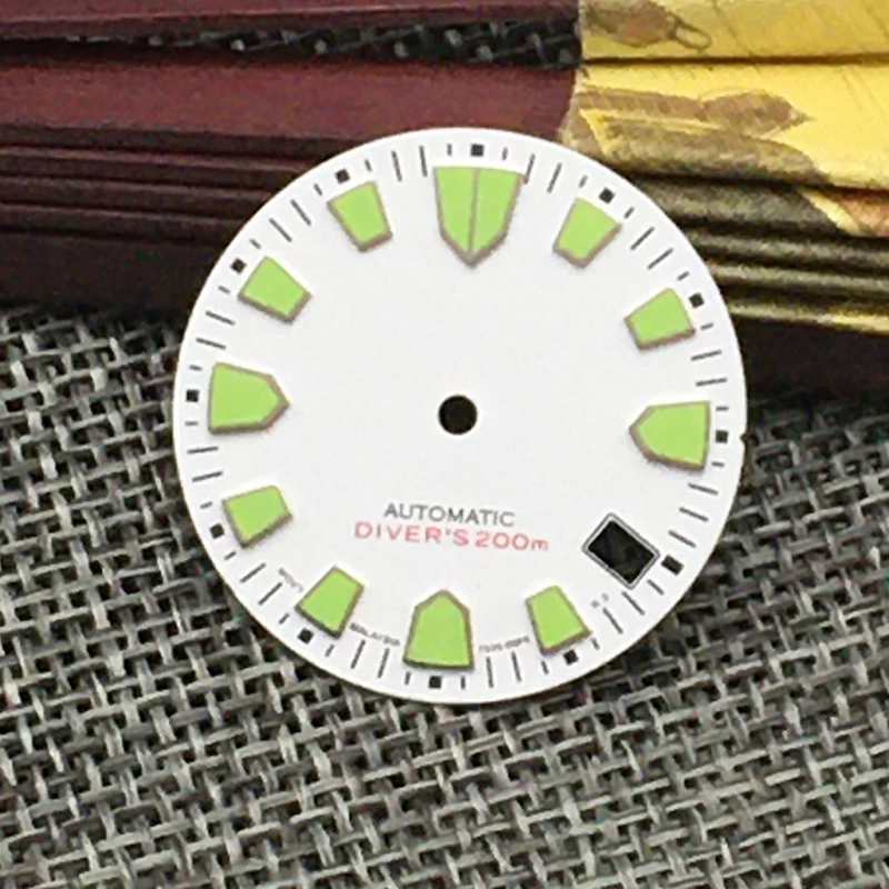 White 28.5mm NH35 Watch Dial Green Luminous Dial for NH35 Movement Single Calendar Window Watch Modified Dial with S LOGO 
White 28.5mm NH35 Watch Dial Green Luminous Dial for NH35 Movement Single Calendar Window Watch Modified Dial with S LOGO