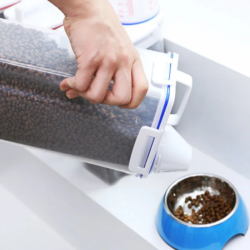 Pet food bucket Cat and dog food container Moisture-proof sealed jar 2kg dog food pail Plastic storage tank with measuring cup
Pet food bucket Cat and dog food container Moisture-proof sealed jar 2kg dog food pail Plastic storage tank with measuring cup