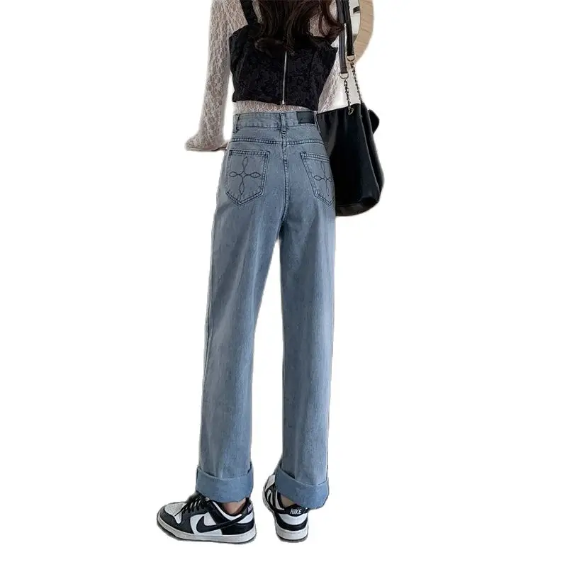 Fashion high-waist jeans women's loose and thin pockets embroidery straight leg women's trousers 2021 autumn women's clothing
Fashion high-waist jeans women's loose and thin pockets embroidery straight leg women's trousers 2021 autumn women's clothing