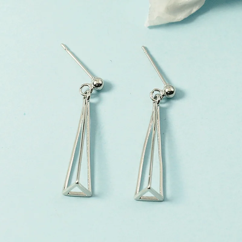 KOFSAC Elegant Hollow Geometric Triangular Earrings For Women Popular 925 Sterling Silver Ear Jewelry Lady Party Accessories
KOFSAC Elegant Hollow Geometric Triangular Earrings For Women Popular 925 Sterling Silver Ear Jewelry Lady Party Accessories