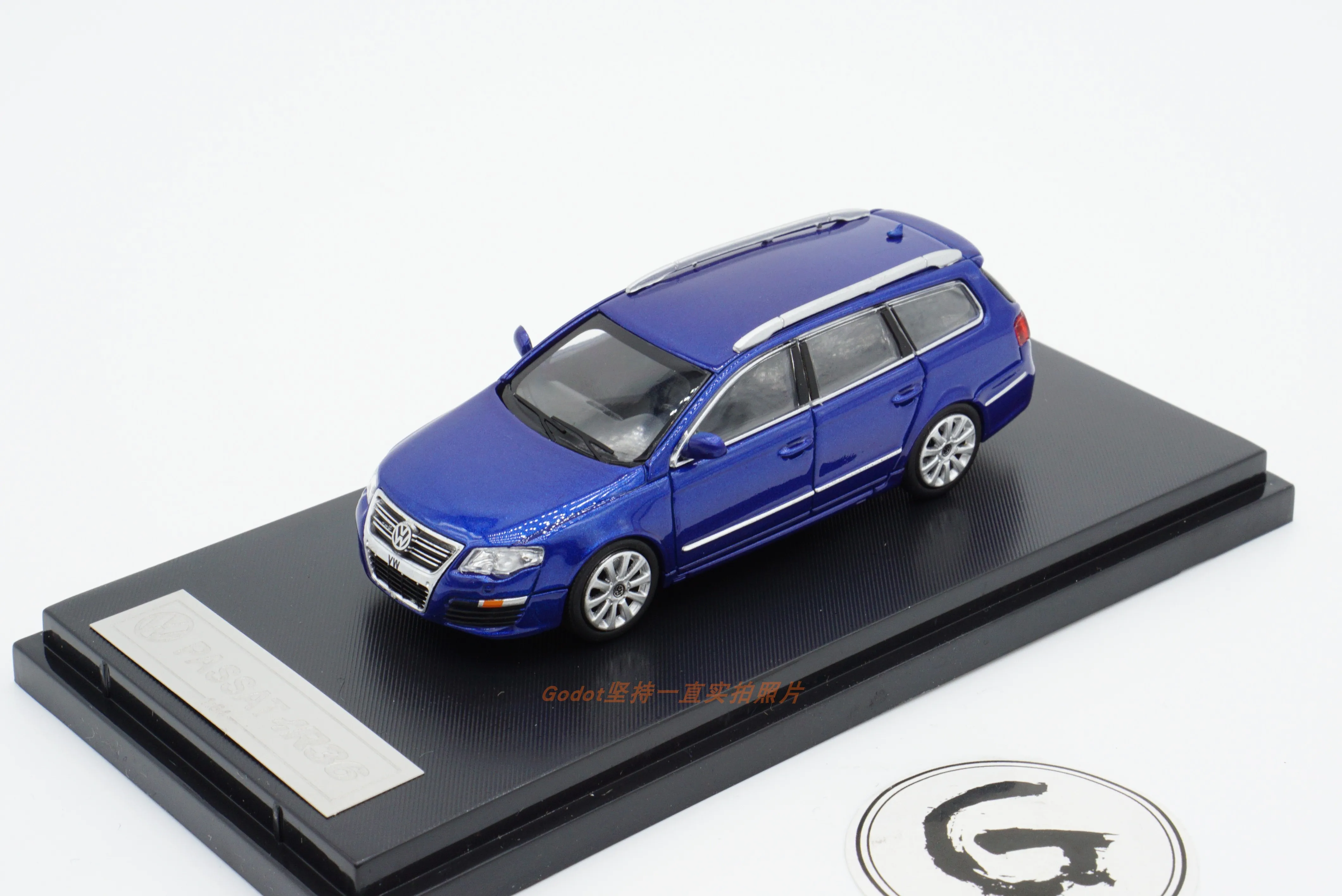 1:64 VW Passat R36 diecast Collection of die-casting simulation alloy model car Children toys
1:64 VW Passat R36 diecast Collection of die-casting simulation alloy model car Children toys
