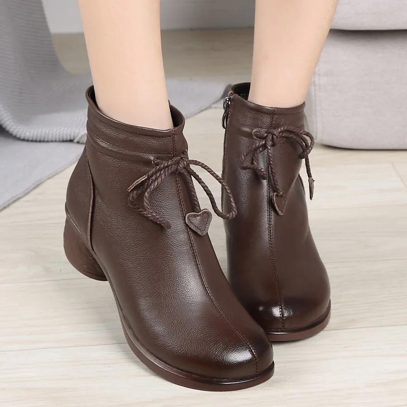 2021 New Med-heeled Genuine Leather Women Winter Boots with Warm Plush Ladies Shoes Martin Boots High-quality Female Snow Boots
2021 New Med-heeled Genuine Leather Women Winter Boots with Warm Plush Ladies Shoes Martin Boots High-quality Female Snow Boots