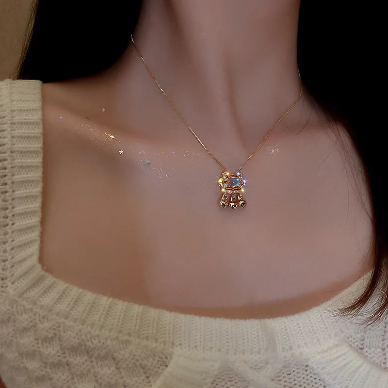 Long life lock necklace of retro temperament short section collarbone chain individual character necklace female
Long life lock necklace of retro temperament short section collarbone chain individual character necklace female