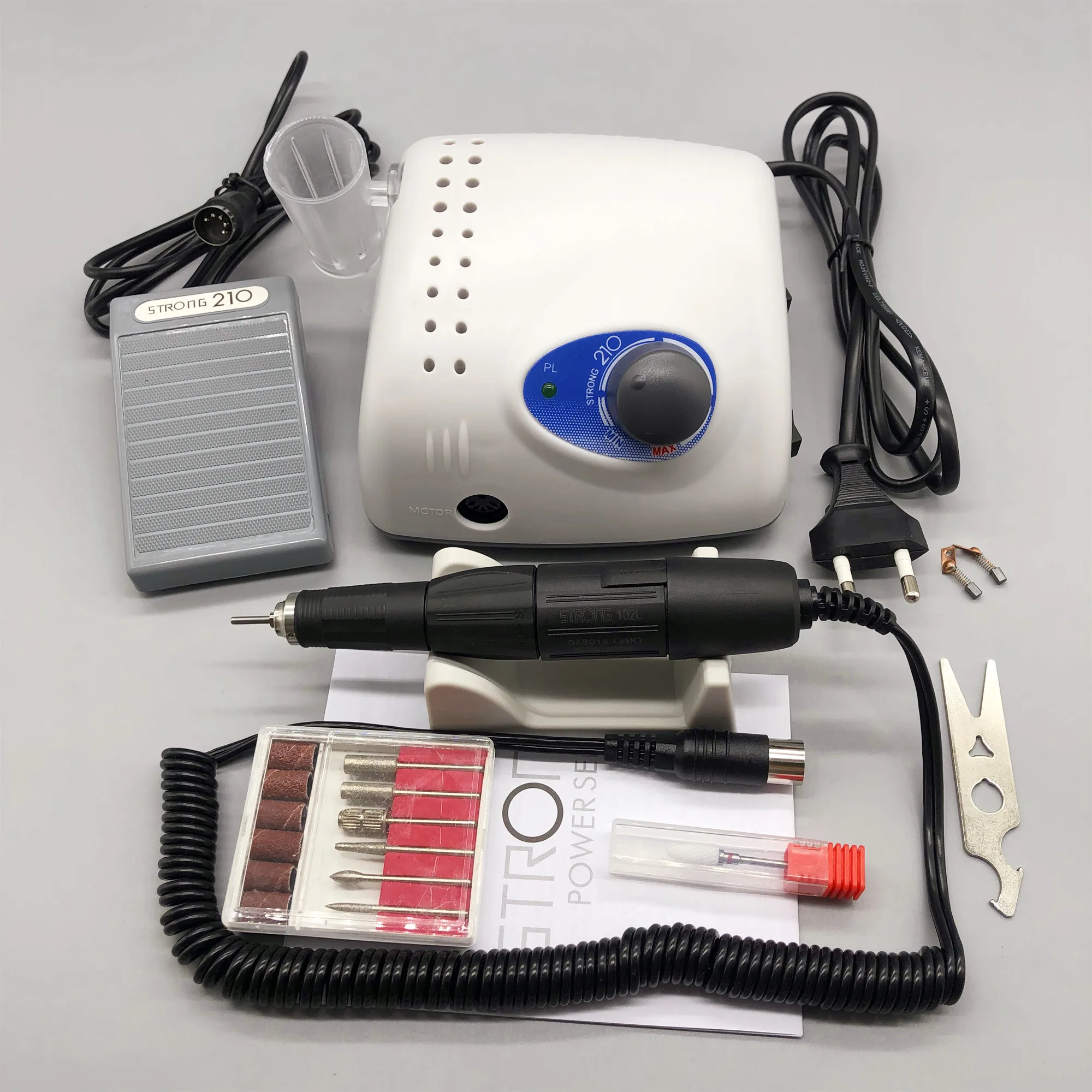 Rugged 20 control box + STRONG102L black mobile phone 35000RPM 65W professional nail polish art equipment + ceramic nail cutter
Rugged 20 control box + STRONG102L black mobile phone 35000RPM 65W professional nail polish art equipment + ceramic nail cutter