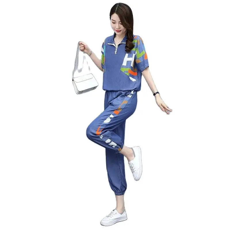 Tencel Denim Women Suit 2021 Summer New Letter Printed Pants Suit Short Sleeve Pullover Casual Fashion Sportswear Two-Piece Suit
Tencel Denim Women Suit 2021 Summer New Letter Printed Pants Suit Short Sleeve Pullover Casual Fashion Sportswear Two-Piece Suit