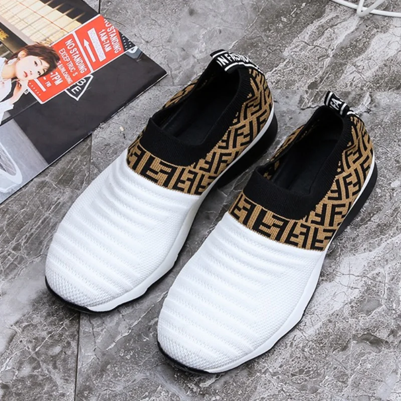 2021 Autumn and Winter New Women's Vulcanized Shoes Solid Color Round Toe Square Heel Short Boots Outdoor Non-slip Casual Boots
2021 Autumn and Winter New Women's Vulcanized Shoes Solid Color Round Toe Square Heel Short Boots Outdoor Non-slip Casual Boots