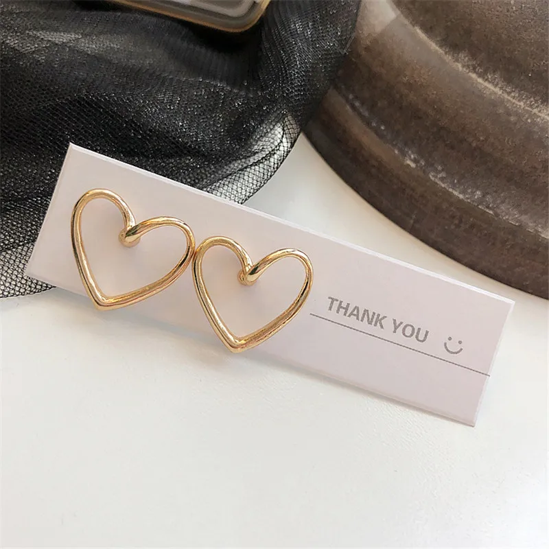 S925 Needle Simple Metal Alloy Hollow Out Golden Heart Stud Earrings For Women New Fashion Jewelry Accessories
S925 Needle Simple Metal Alloy Hollow Out Golden Heart Stud Earrings For Women New Fashion Jewelry Accessories