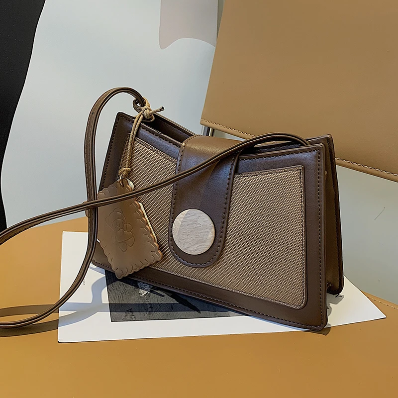 Повседневная женская сумка 2022, французская нишевая дизайнерская сумка-мессенджер в новом стиле, модная сумка через плечо, винтажная квадра... 
Повседневная женская сумка 2022, французская нишевая дизайнерская сумка-мессенджер в новом стиле, модная сумка через плечо, винтажная квадра...