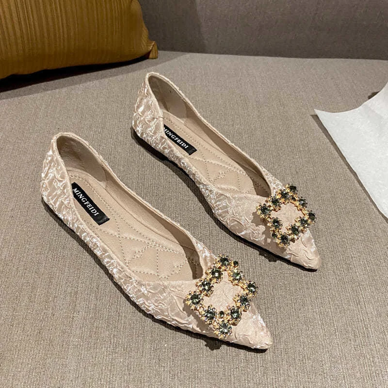 Women's Spring And Autumn Soft Sole Pointed Flat Single Shoes Versatile Doudou Shoes Shallow Mouth Sandal
Women's Spring And Autumn Soft Sole Pointed Flat Single Shoes Versatile Doudou Shoes Shallow Mouth Sandal