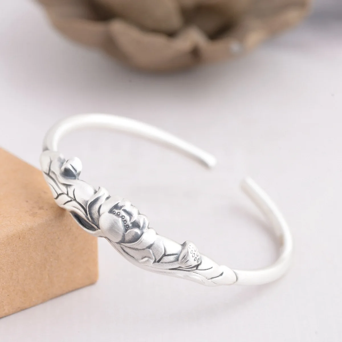 Retro 925 Sterling Silver Matte Cuff Bracelets for Women Ethnic Lotus Flower Opening Bangle Bracelet Gifts for the New Year SL06 
Retro 925 Sterling Silver Matte Cuff Bracelets for Women Ethnic Lotus Flower Opening Bangle Bracelet Gifts for the New Year SL06