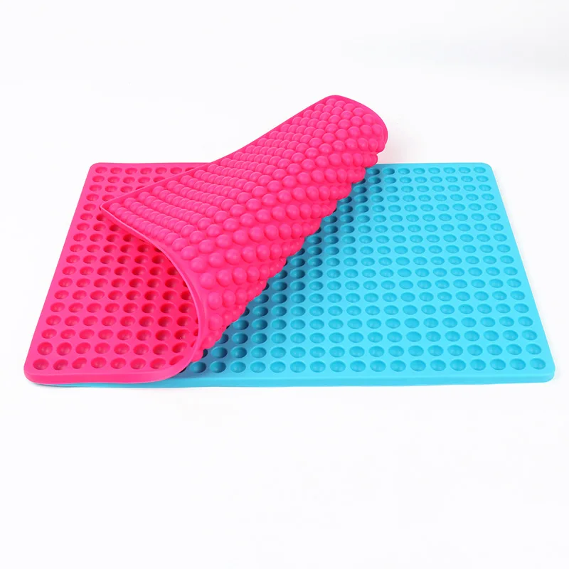 468 holes 1.2CM barbecue mat high temperature resistant silicone oil mat placemat dog food biscuit mould 
468 holes 1.2CM barbecue mat high temperature resistant silicone oil mat placemat dog food biscuit mould
