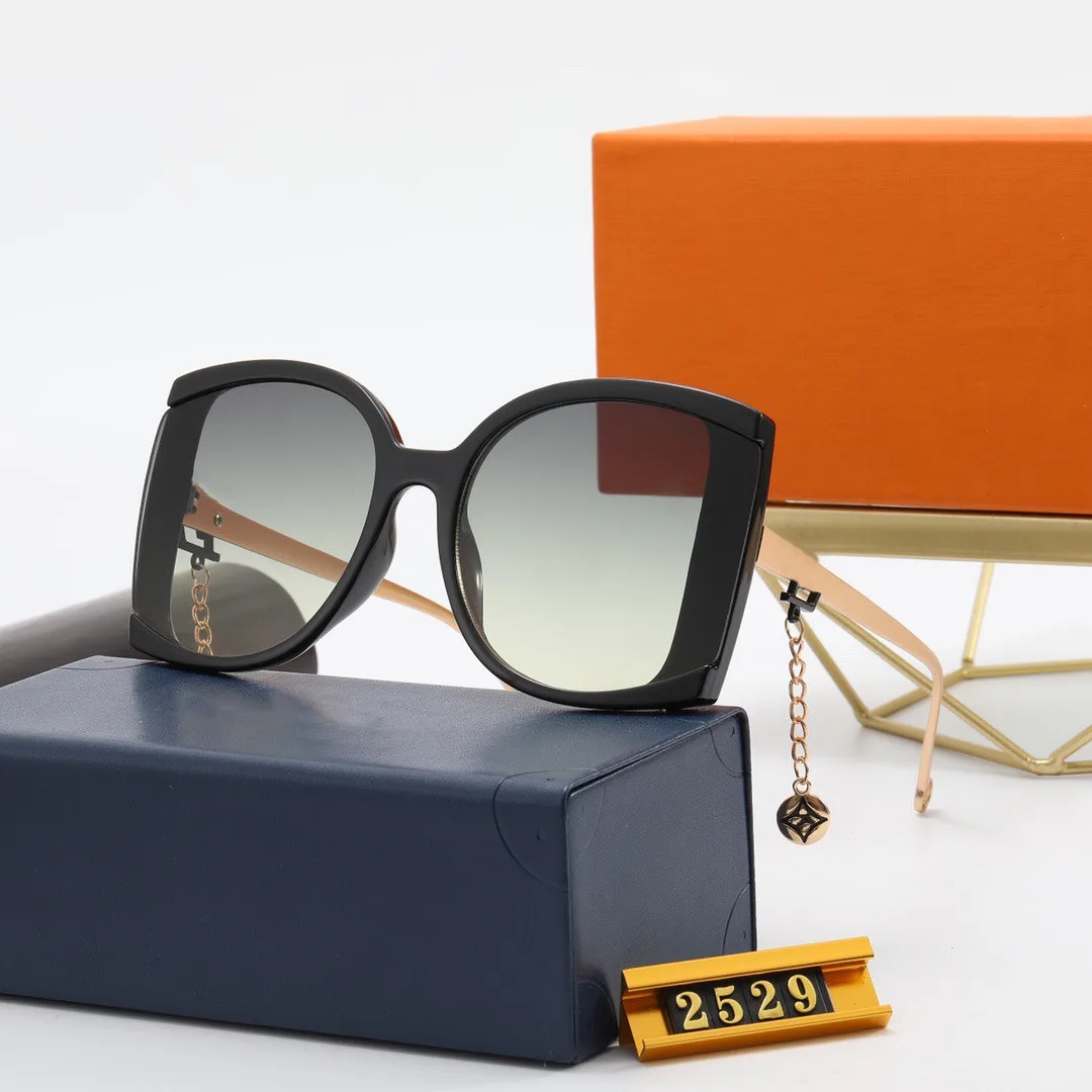 2529 Luxury Brand Sunglasses Sport Sun Glasses Brand Designer Female Outdoor Shopping Shades Driving Eyewear
2529 Luxury Brand Sunglasses Sport Sun Glasses Brand Designer Female Outdoor Shopping Shades Driving Eyewear