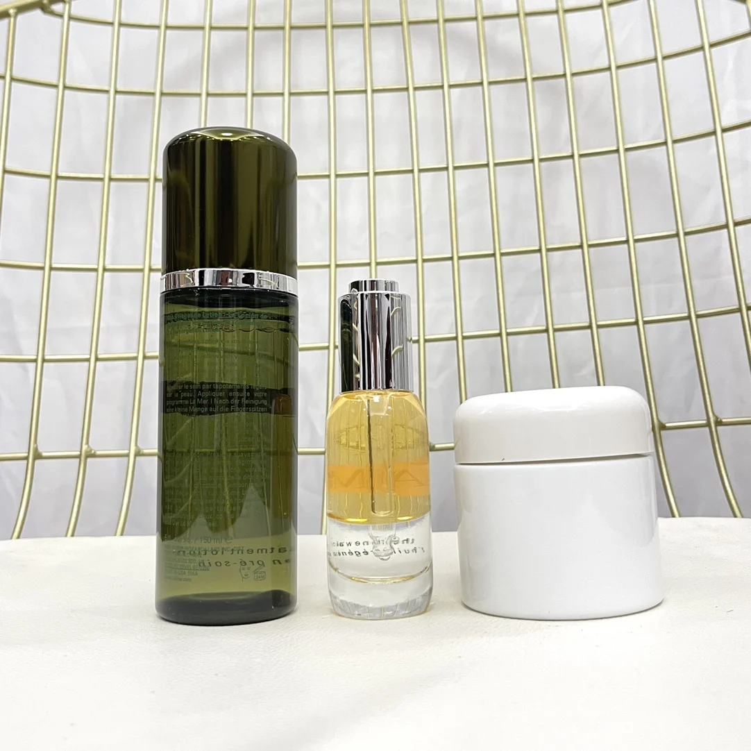 Высококачественный новый набор для макияжа из 3 предметов, восстанавливающий и свежий ультрапитательный увлажняющий крем 100 мл + лечебный л...
Высококачественный новый набор для макияжа из 3 предметов, восстанавливающий и свежий ультрапитательный увлажняющий крем 100 мл + лечебный л...