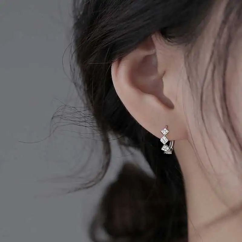 XIAOBOACC 1 Pair Women Hoop Earrings 2021 Trend Korean Fashoin Micro-Inlaid Zircon S925 Silver Ear Piercing Stud Earrings
XIAOBOACC 1 Pair Women Hoop Earrings 2021 Trend Korean Fashoin Micro-Inlaid Zircon S925 Silver Ear Piercing Stud Earrings