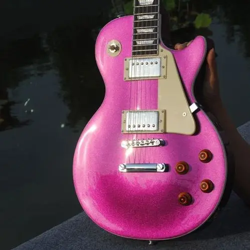 2021 High quality electric guitar,Solid Mahogany body With purple color ,Chrome Hardware,free shipping!
2021 High quality electric guitar,Solid Mahogany body With purple color ,Chrome Hardware,free shipping!