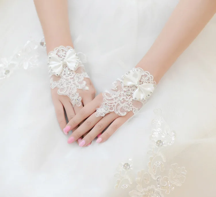 Cheap White Short Wedding Gloves Fingerless Wedding Accessories For Bride Red Lace Bridal Gloves Wedding Party Accessory Ivory
Cheap White Short Wedding Gloves Fingerless Wedding Accessories For Bride Red Lace Bridal Gloves Wedding Party Accessory Ivory