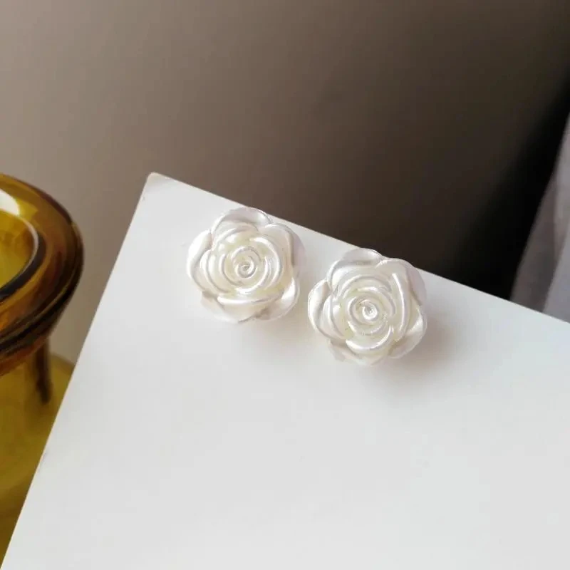 OEING 925 Sterling Silver Korea Simple Stud Earrings Rose Flower Shaped Earrings Fashion Short Earrings
OEING 925 Sterling Silver Korea Simple Stud Earrings Rose Flower Shaped Earrings Fashion Short Earrings