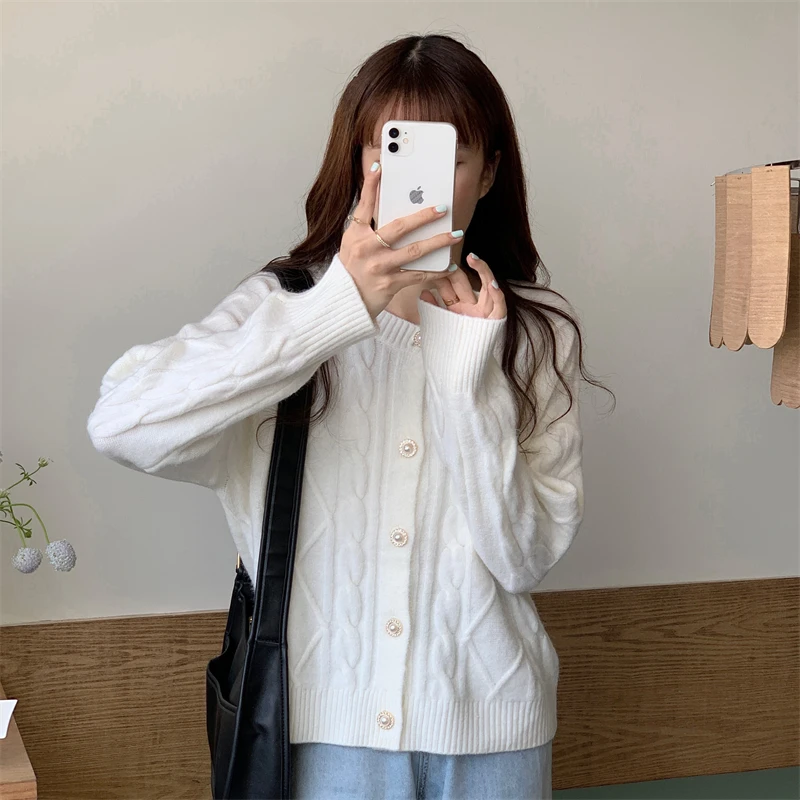 2021 Autumn Winter Twist Loose Sweater Coat Lazy Style Exquisite Button Knitted Round Neck Fashionable Cardigan Top for Women
2021 Autumn Winter Twist Loose Sweater Coat Lazy Style Exquisite Button Knitted Round Neck Fashionable Cardigan Top for Women