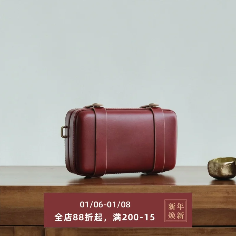 Hand Made Leather Wine Red Fashion Shoulder Bag. Leather Mobile Bag, One Shoulder Messenger Bag. Luggage Styling Bag
Hand Made Leather Wine Red Fashion Shoulder Bag. Leather Mobile Bag, One Shoulder Messenger Bag. Luggage Styling Bag