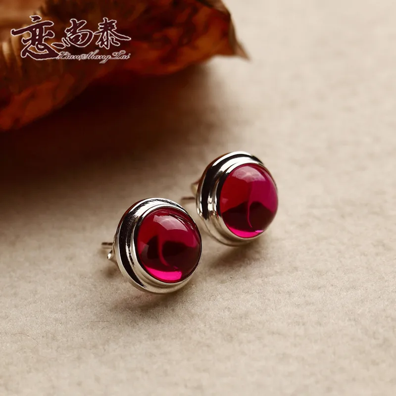 High Quality 925 Sterling Silver Round Stud Earrings Red Corundum Natural Stone Fashion Female Simple Geometric Crystal Gift 1cm
High Quality 925 Sterling Silver Round Stud Earrings Red Corundum Natural Stone Fashion Female Simple Geometric Crystal Gift 1cm