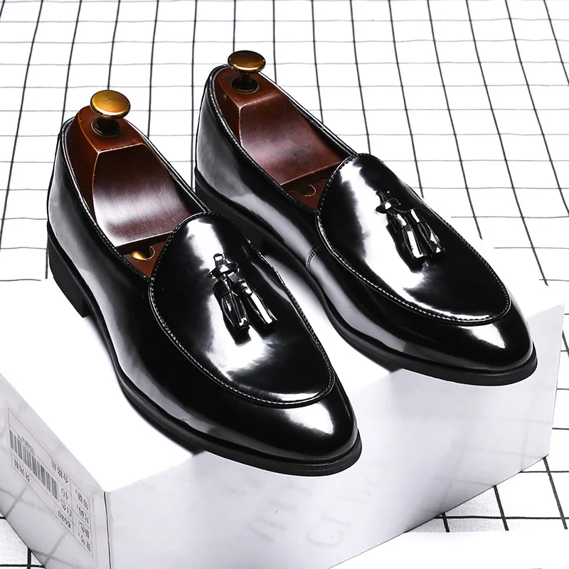 Leather Shoes Men Footwear Pointed toe Male Business Shoes Casual Mens Brogue Shoes Tassels Black KA1705
Leather Shoes Men Footwear Pointed toe Male Business Shoes Casual Mens Brogue Shoes Tassels Black KA1705