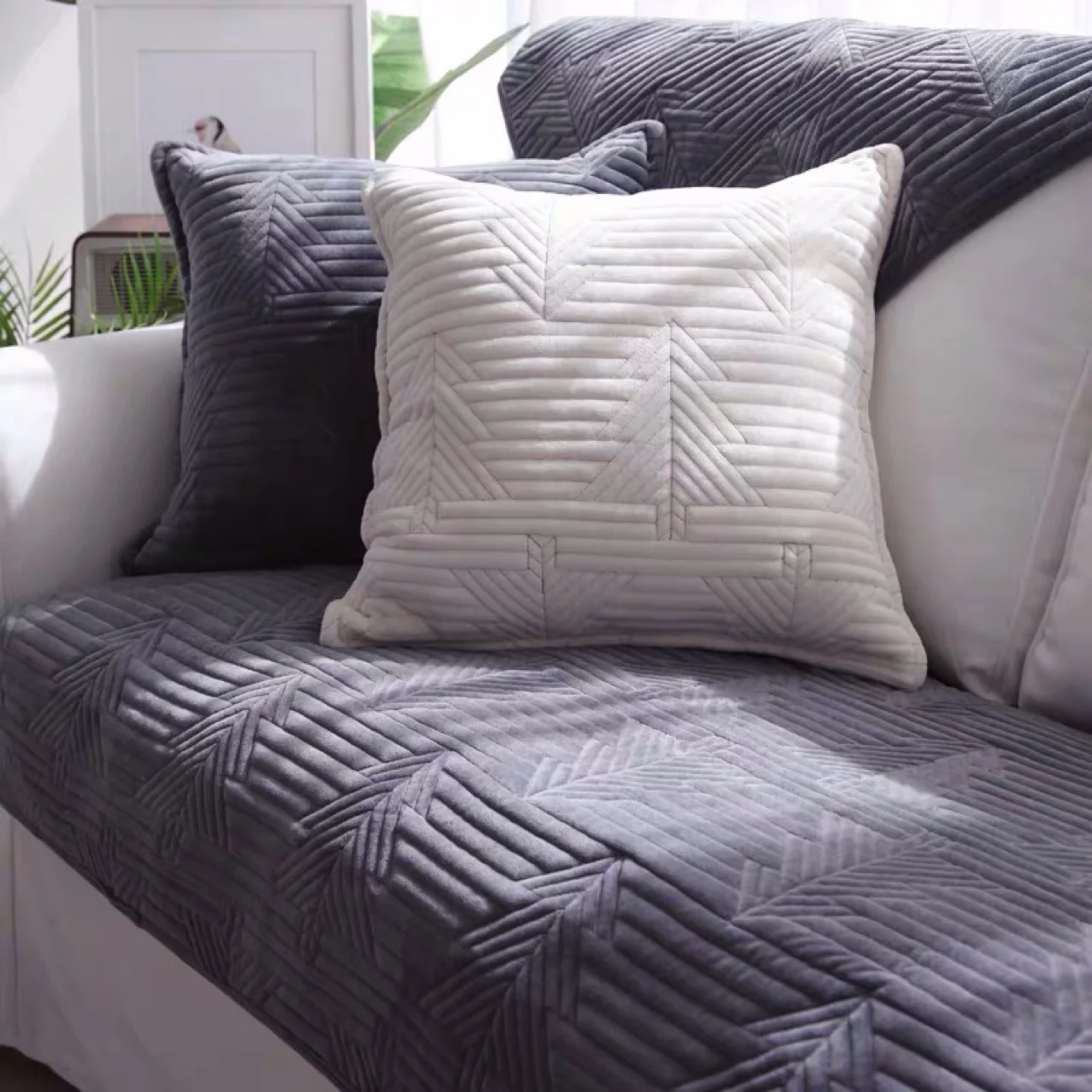 Plush Sofa Cover Cushion Sofa Towel for L Shape Solid Color Sofa Decor Pillowcase Armrest Fabric for Living Room Couch Covers
Plush Sofa Cover Cushion Sofa Towel for L Shape Solid Color Sofa Decor Pillowcase Armrest Fabric for Living Room Couch Covers