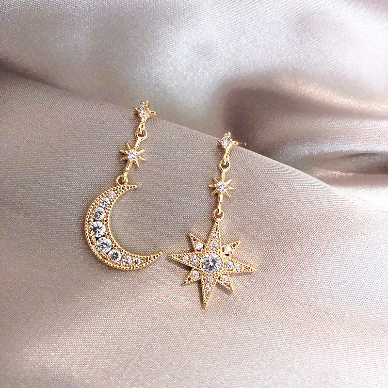 Fashion Classic Women's Earrings Asymmetric Stars Moon Earrings Rhinestone Novelty Earrings Korean Light Luxury Earrings Jewelry
Fashion Classic Women's Earrings Asymmetric Stars Moon Earrings Rhinestone Novelty Earrings Korean Light Luxury Earrings Jewelry