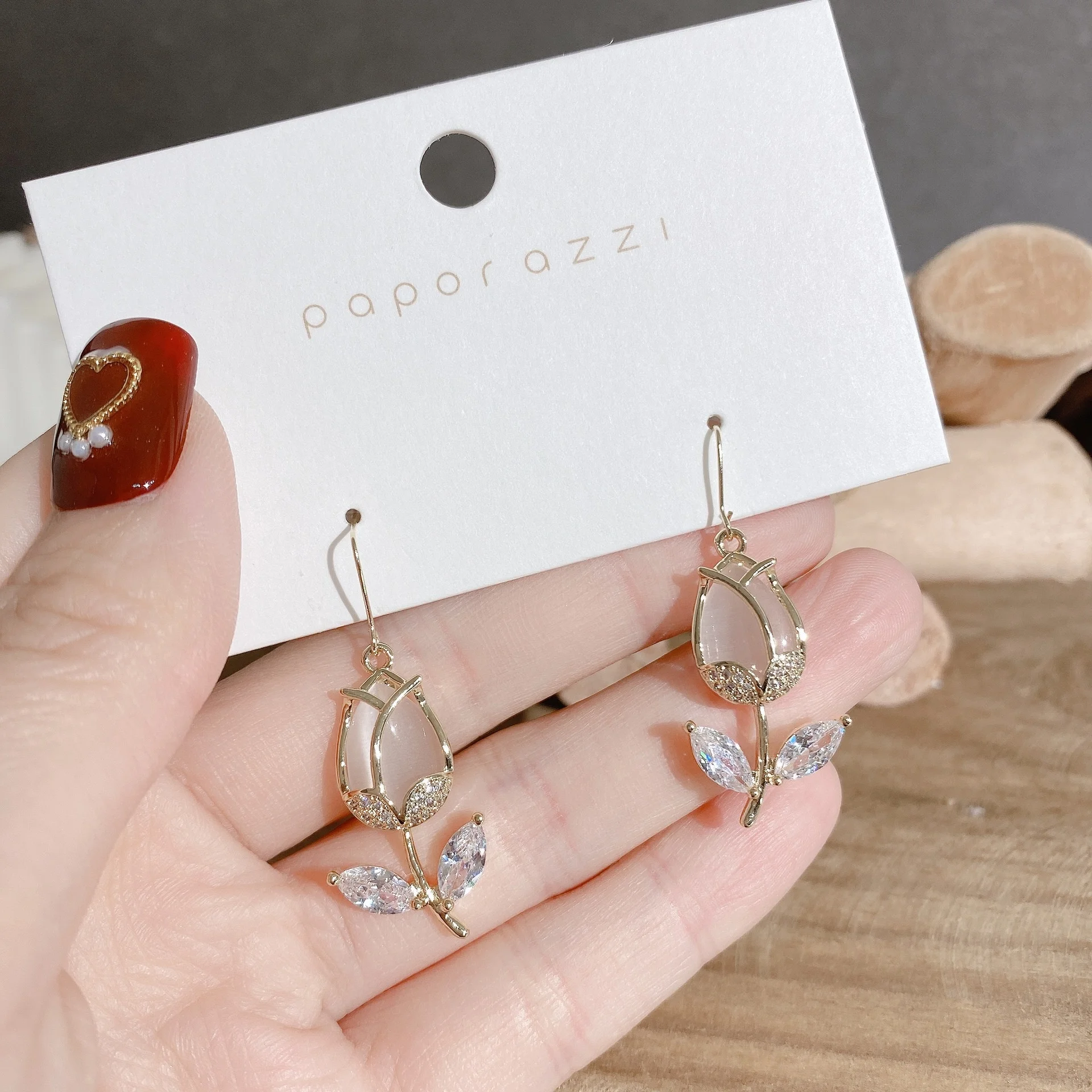 Little Fresh Girl Earrings Temperament Versatile Rose Earrings Personality Cat's Eye Zircon Vintage Earrings Female Wedding
Little Fresh Girl Earrings Temperament Versatile Rose Earrings Personality Cat's Eye Zircon Vintage Earrings Female Wedding